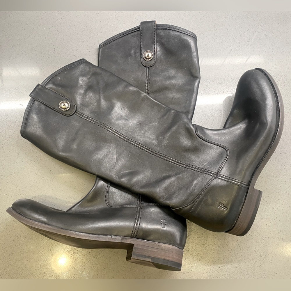 *SOLD* FRYE Melissa Button 2 in Black- like NEW!